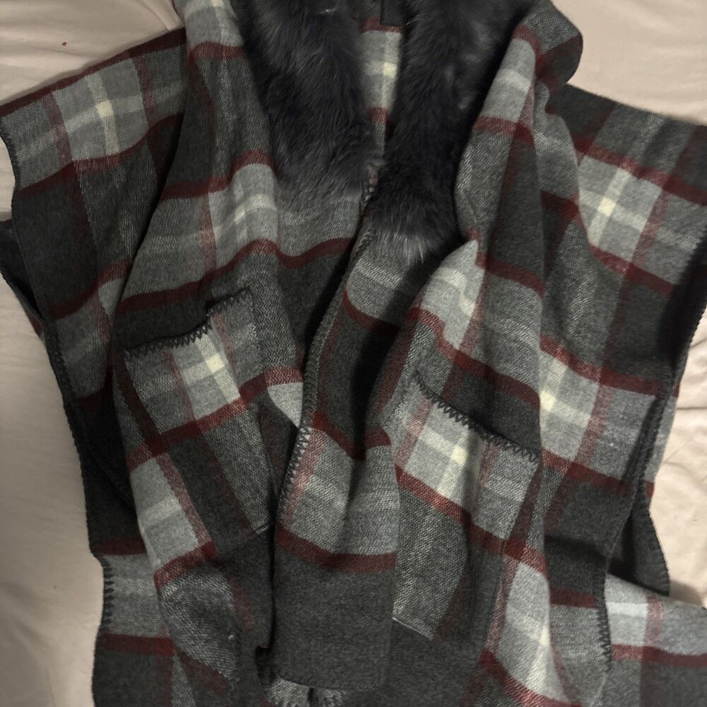 STEVE MADDEN Gray Plaid Cape Poncho Wrap – OSFM – Faux Fur Collar